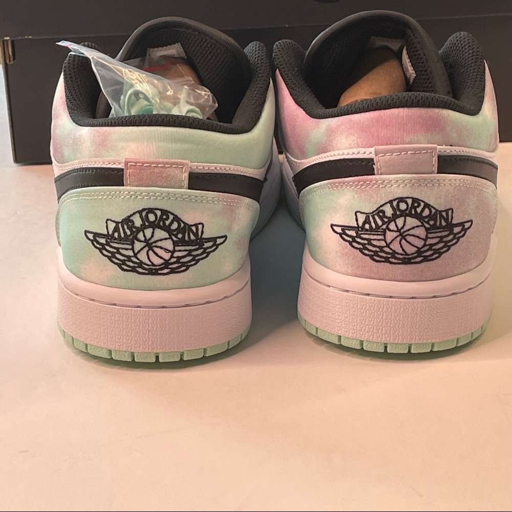 Air Jordan 1 Low Mens Size 10 Basketball Sneakers White & Mint - Picture 5 of 10